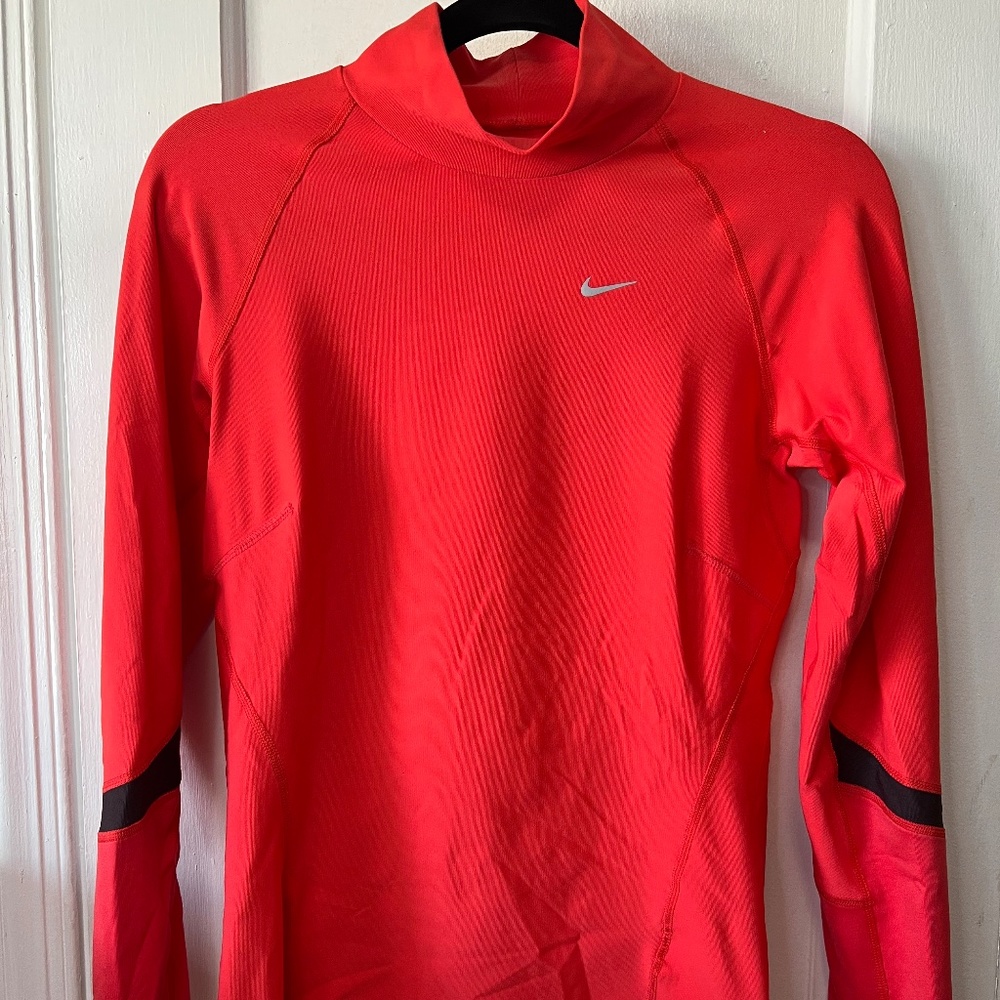 Nike Dri-Fit Long Sleeve Running Shirt Salmon - Small